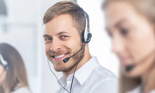 IT Technical Support Specialist Helping Customer