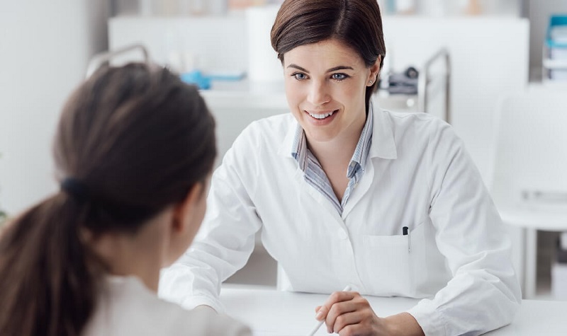 AGPCNP Consulting with Patient on Diagnosis