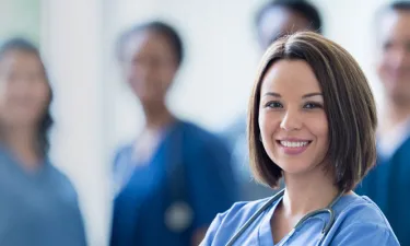 Registered Nurse Who Graduated from ABSN Program Working with Medical Staff