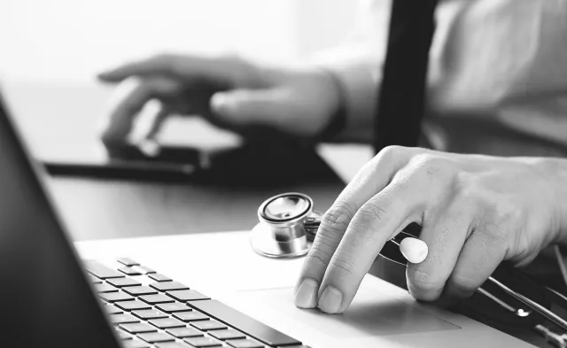 Pros of Earning Your Medical Assisting Degree Online