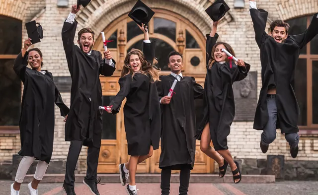 5 Differences Between an Associate’s and a Bachelor’s Degree