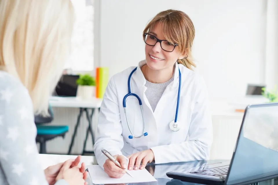 DNP Nurse Consulting with Patient on Diagnosis DNP Nurse Consulting with Patient on Diagnosis