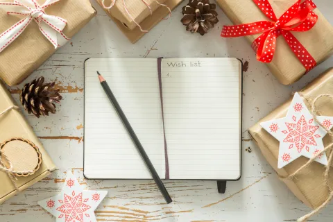 10 Gifts Students Should Add to Their Holiday Wish List