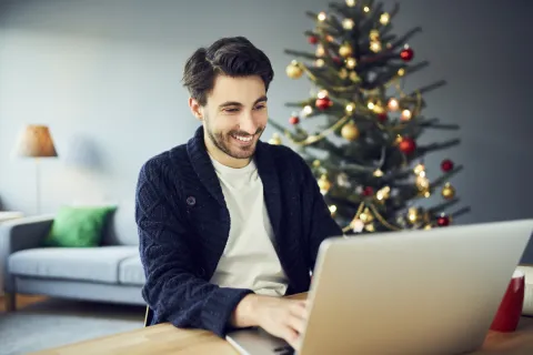 Five Reasons to Job Search Over the Holidays