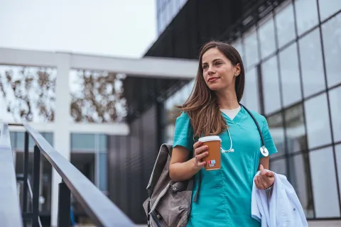 /sites/default/files/styles/fp_640_393/public/2025-01/travel-nurse-backpack-hospital.webp?h=5fec73d4&itok=1oi8C_Nu